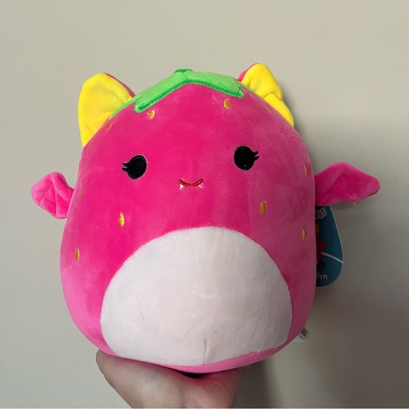 Squishmallows Other - NWT 8” Strawberry Fruit Bat Gwendolyn Squishmallow